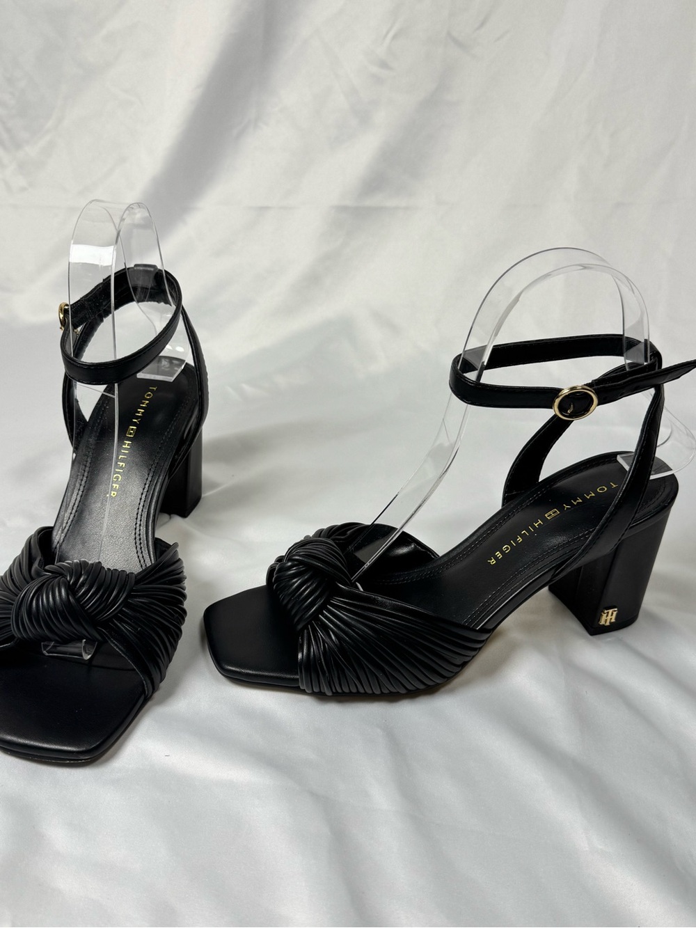 Tommy Hilfiger Black Knot Block Heel Sandals 6.5 - Like New - Picture 2 of 5